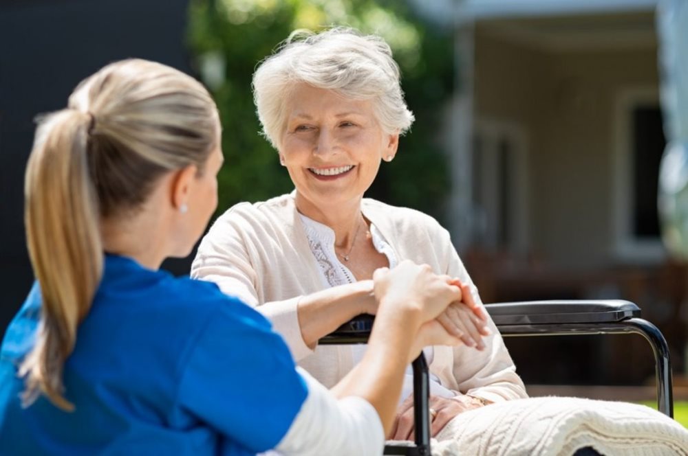 Einrichtungen für betreutes Wohnen, Pflegeheime und Pflegepersonal