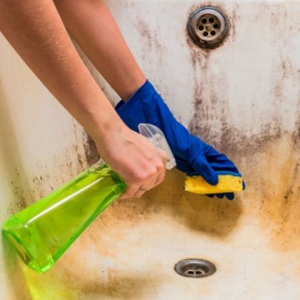 Estas son algunas señales de que es hora de una bañera sin puerta